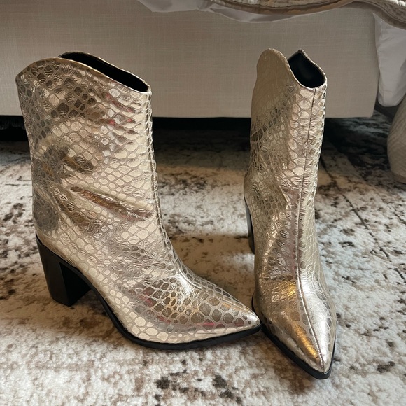 Schutz Vonna Boot in Gold Croc - Picture 2 of 3